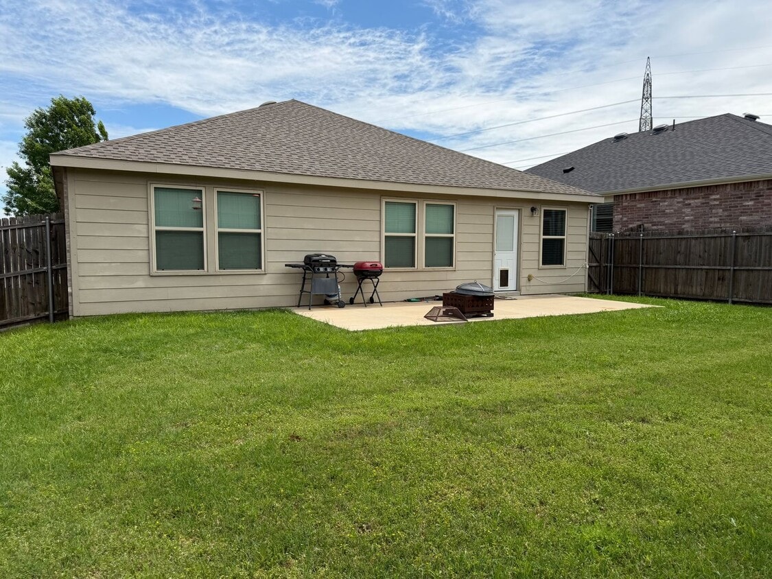 Foto del edificio - AVAILABLE NOW 3 BEDROOM 2 BATH HOME IN NORTHWEST ISD