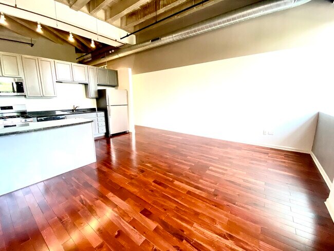 Foto del edificio - 1645 W Ogden Ave