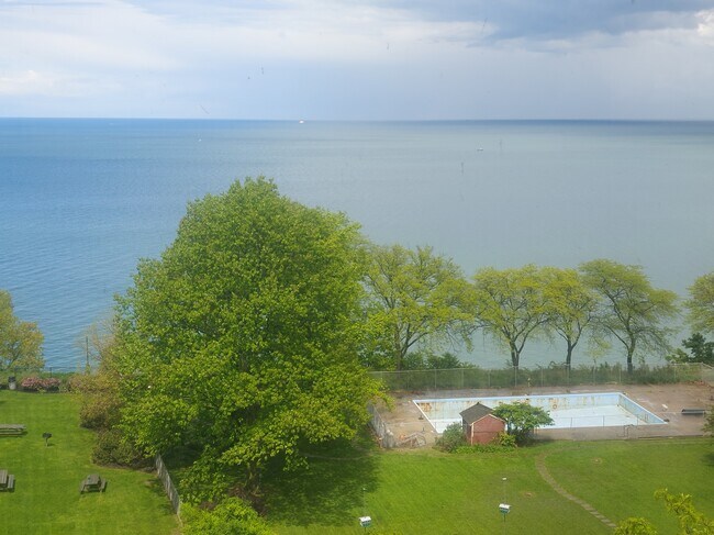 Foto del edificio - 11850 Edgewater Dr