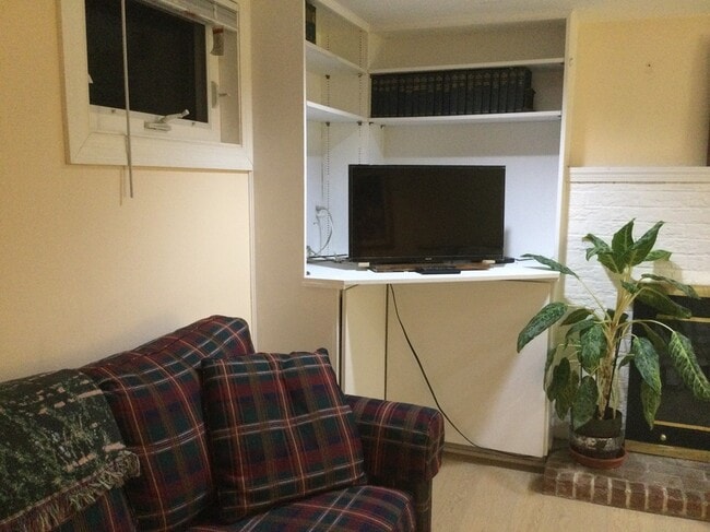 Building Photo - 2819 Key Blvd