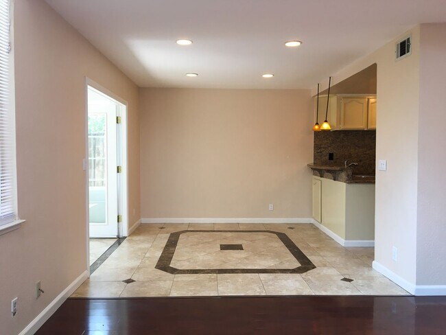 Foto del edificio - Gorgeous 3 Bedroom 2.5 bath Home in Desirable area of Ardenwood, Fremont