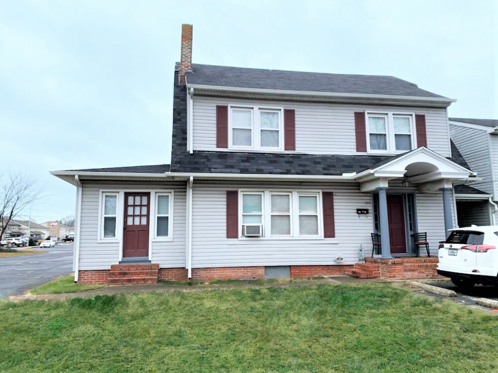 Primary Photo - 928 S Division St