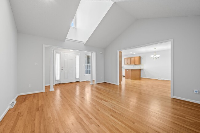 Building Photo - Main Level 2 Bedroom