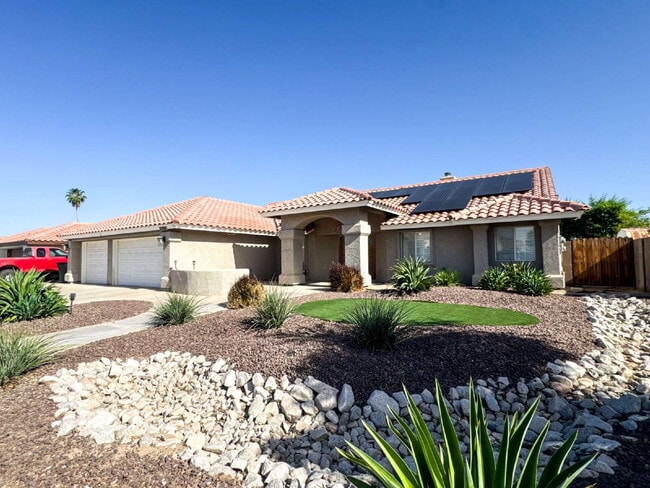 Building Photo - “Spacious 4-Bedroom, 2-Bathroom Home with Pool in Tamarack”