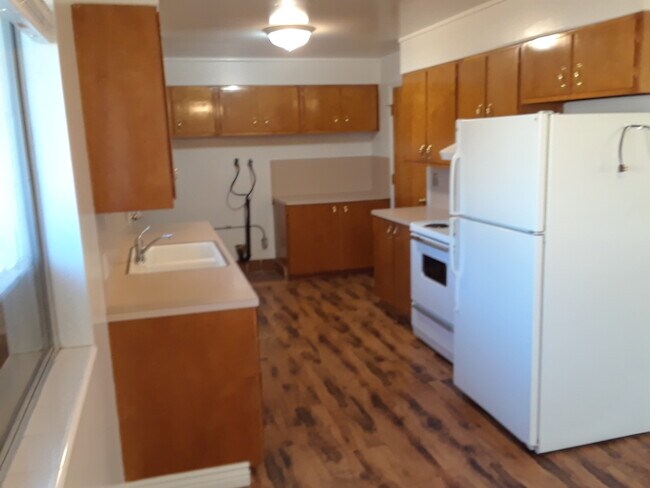 Building Photo - 636 N 400 E