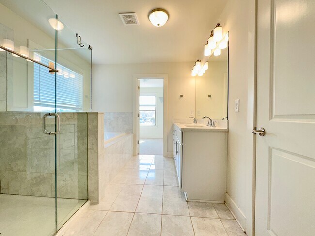 Building Photo - 987 Halletts Peak Pl