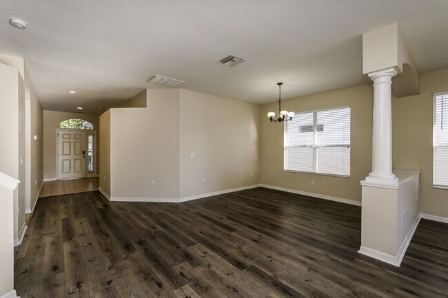 Building Photo - 10017 Coldwater Loop