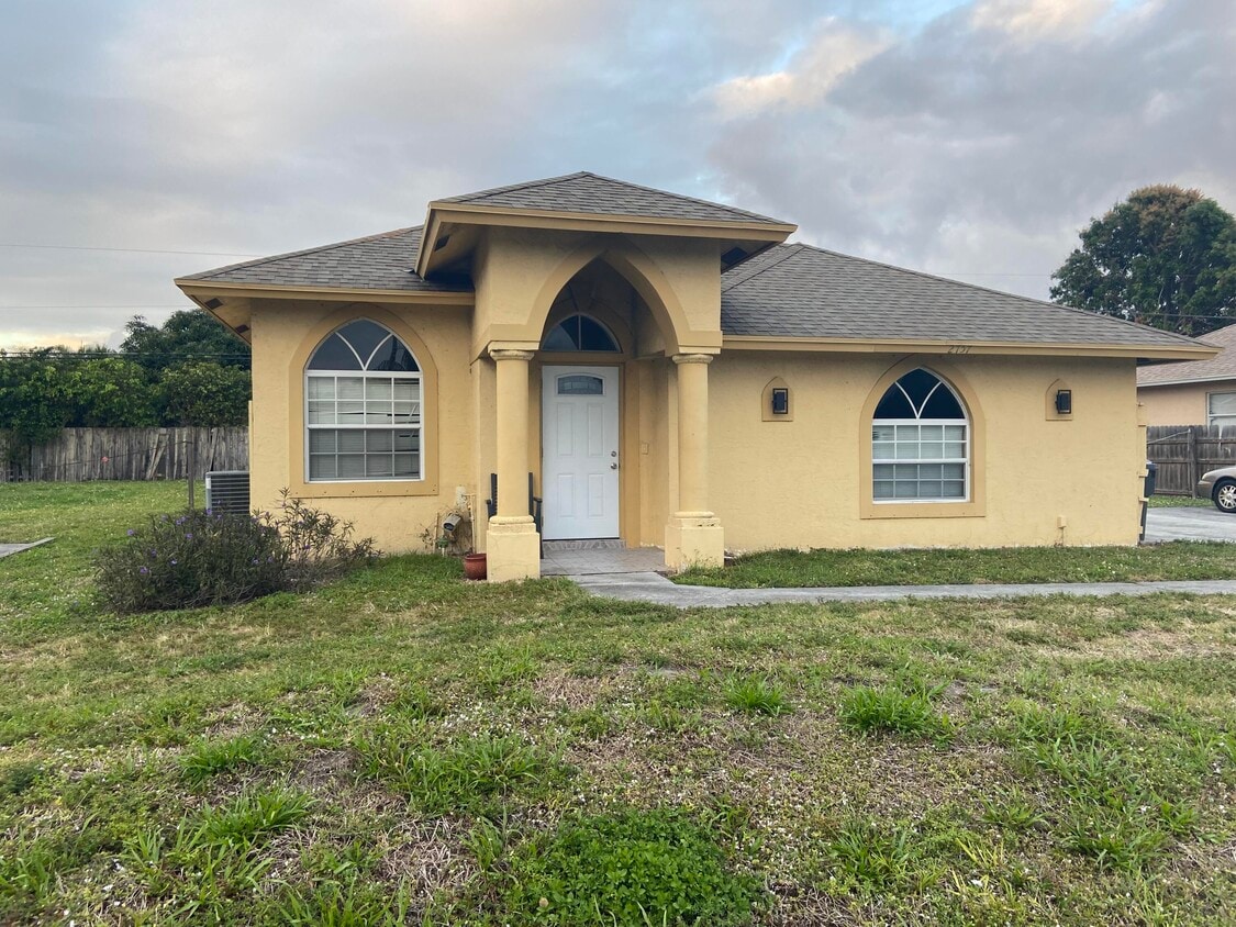2757 Hypoluxo Rd, Lake Worth, FL 33462 House Rental in Lake Worth, FL