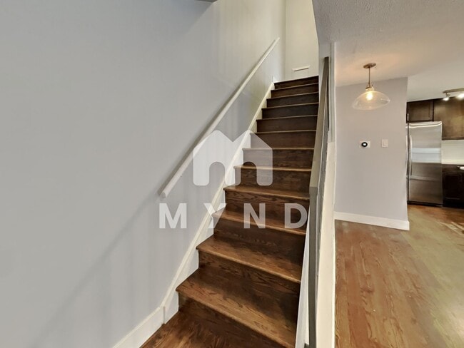 Building Photo - 1355 Gaylord Unit 6