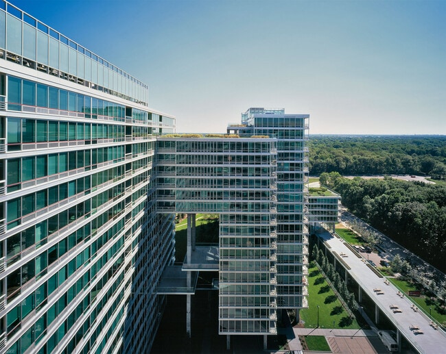 Building Photo - 9655 Woods Dr
