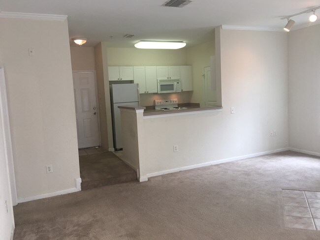 Building Photo - 9404 Crescent Loop Cir