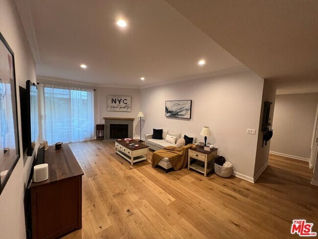 Foto del edificio - 13331 Moorpark St