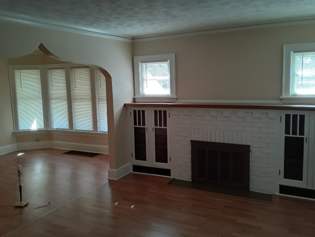 Building Photo - 871 Brittain Rd