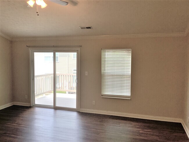 Building Photo - 3795 Thorngate Drive Unit 11D-B
