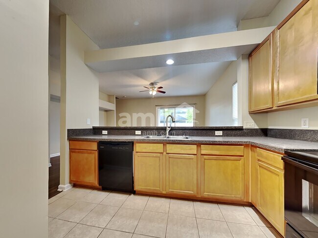 Foto del edificio - 3855 Westridge Dr
