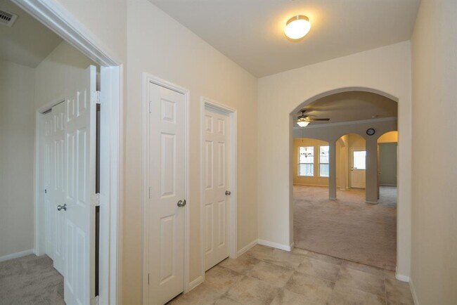 Building Photo - 20215 Stonebridge Terrace Dr