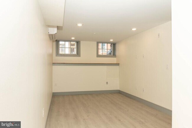 Foto del edificio - 327 S 16th St