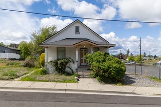 Building Photo - 608 S Hatch St