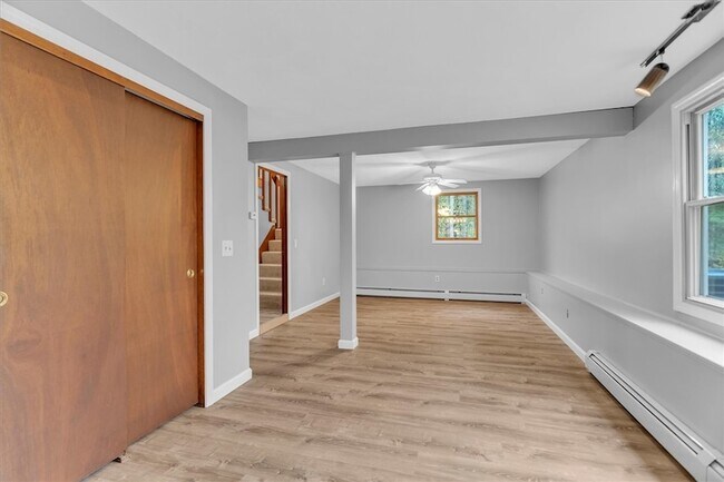 Foto del edificio - 367 Plain Meeting House Rd