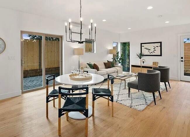 Building Photo - Modern 2-Bedroom Home in Maple Leaf!