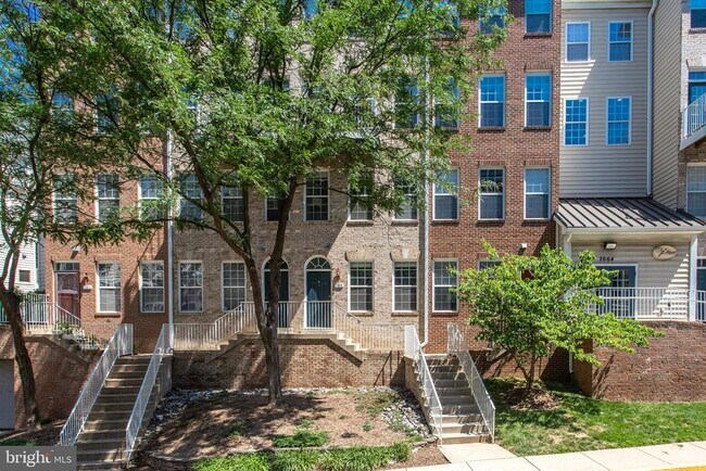 Foto del edificio - 2664 Manhattan Pl