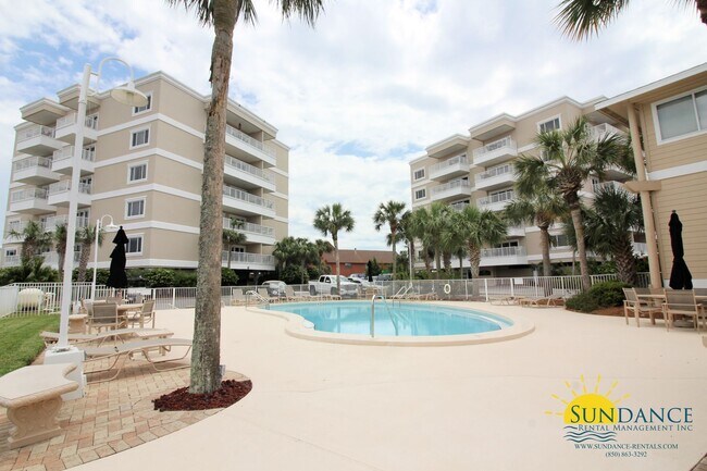 Foto del edificio - Fully Renovated and Furnished 2 Bedroom Co...