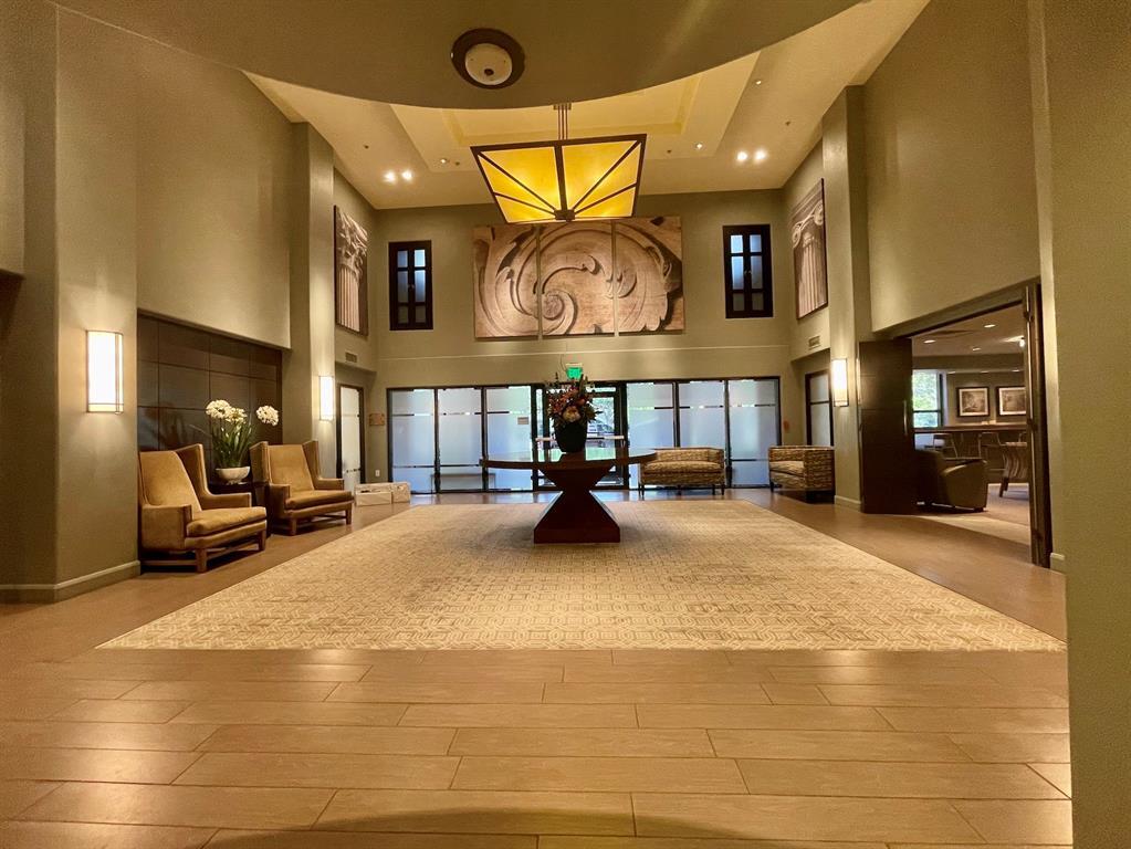 Foto principal - 330 E Las Colinas Blvd