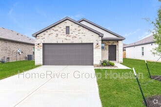 Building Photo - 8104 Slope Ln