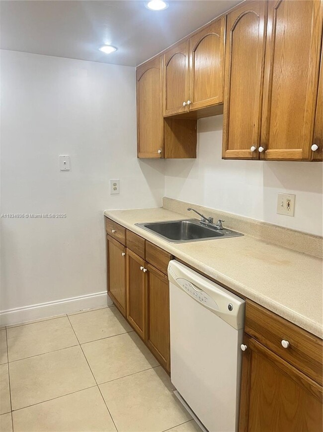 Foto del edificio - 14311 N Kendall Dr