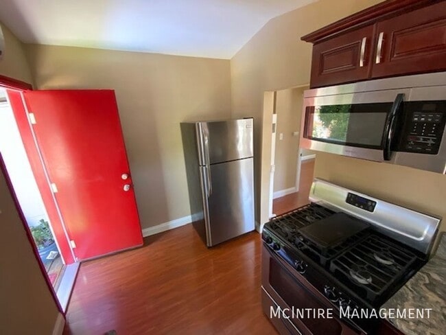 Building Photo - Beautiful 1BD/1BA Unit! A/C, Central Air, ...