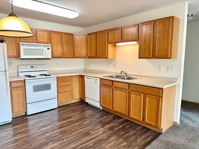 Building Photo - 2 Bedroom 2 bathroom - South Fargo