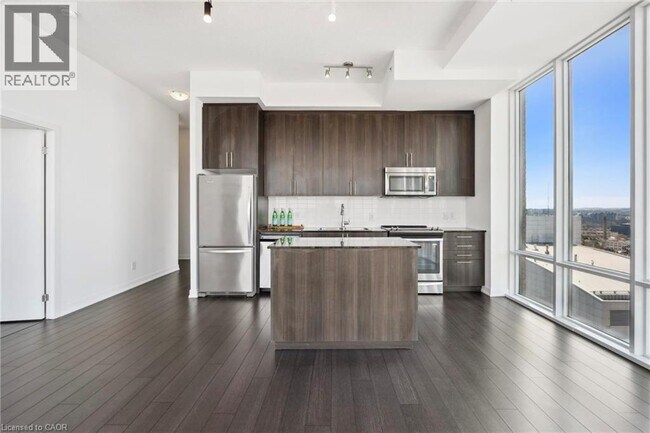 Building Photo - 85 Duke St W