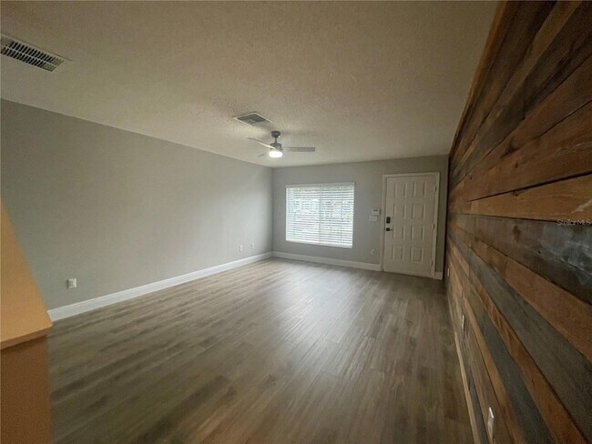 Foto del edificio - 2031 Fluorshire Dr