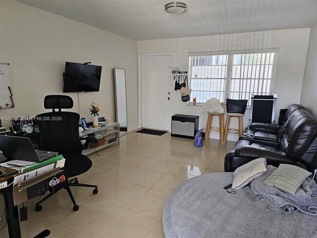 Foto del edificio - 900 Tallwood Ave