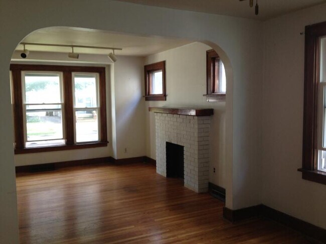 Foto del edificio - 149 Shepard Avenue