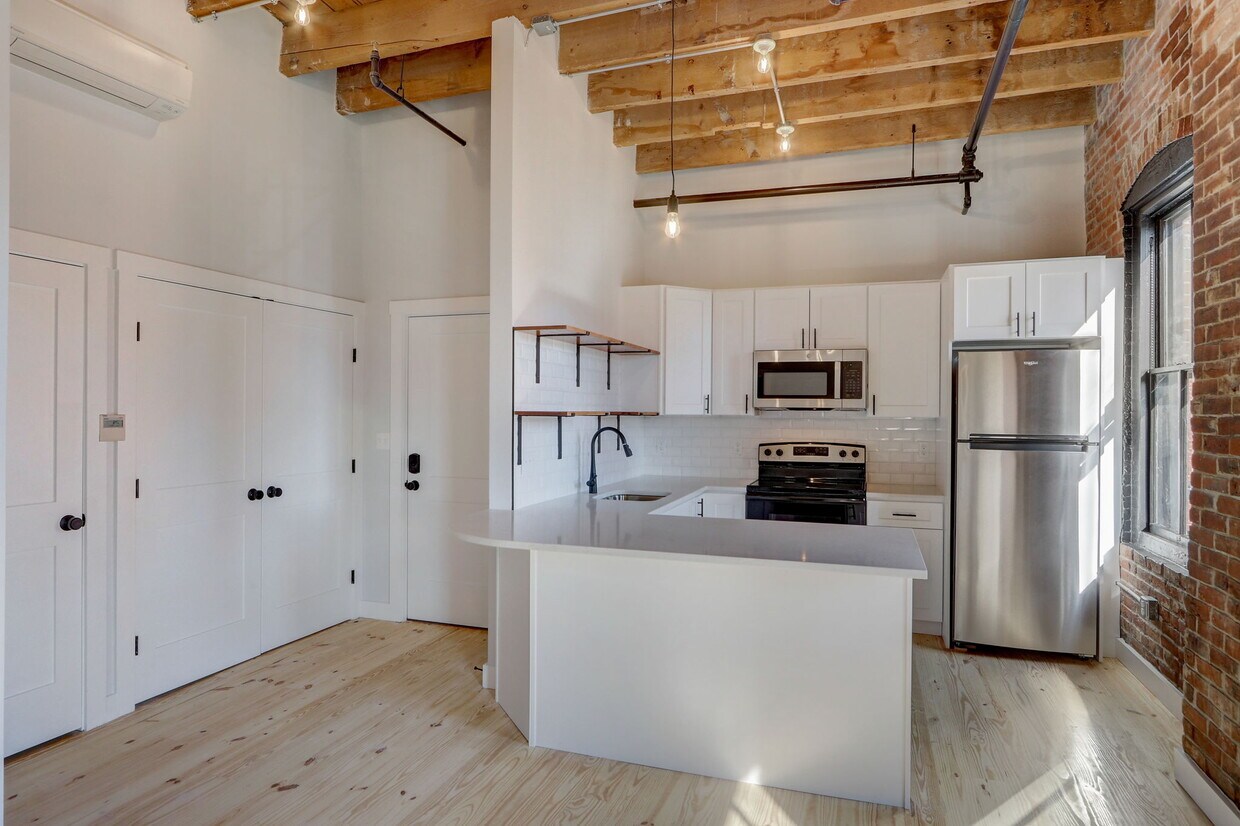 Foto principal - 45-51-51 Wingate St