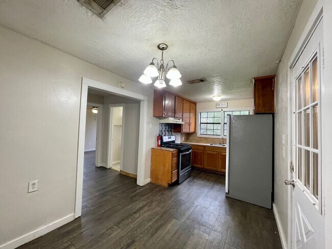 Foto del edificio - 2450 S 8th St