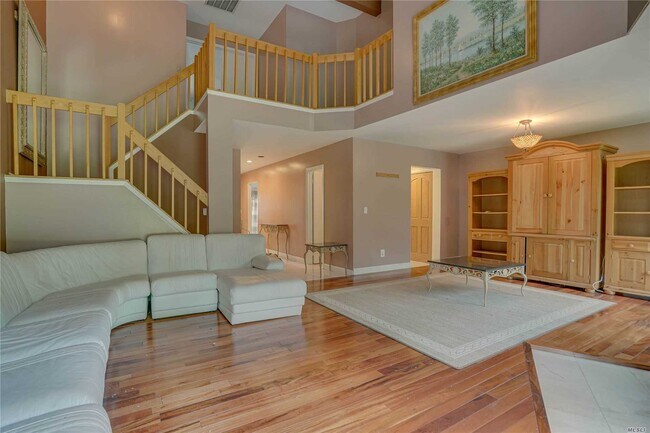 Building Photo - 260 Pond View Ln
