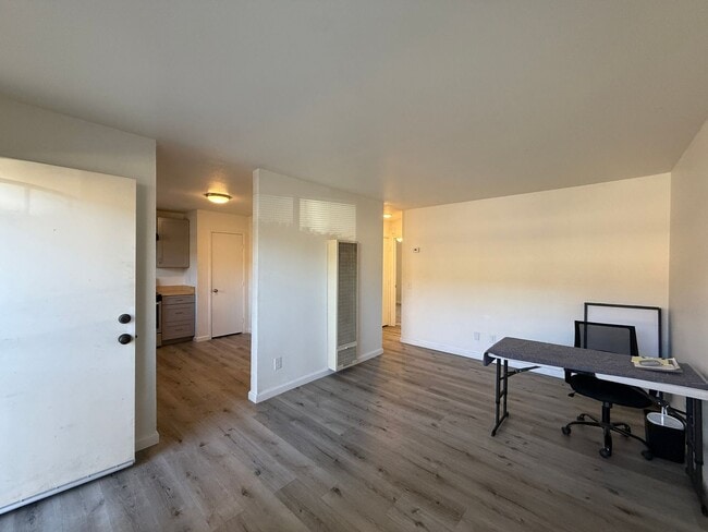 Building Photo - Palmdale 1 bedroom