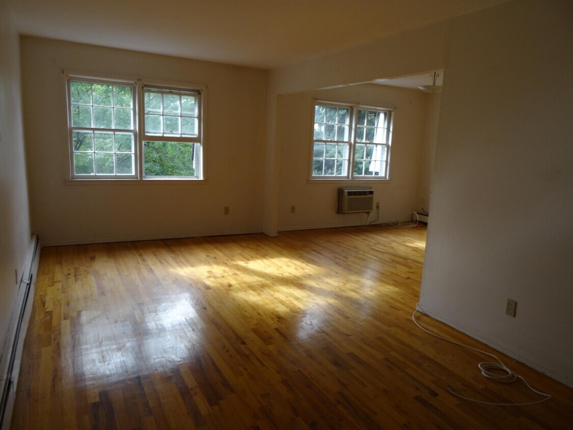 Living & Dining Rooms - 2917 Bell Blvd