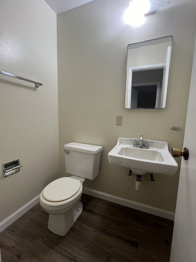 Building Photo - Suzette 3