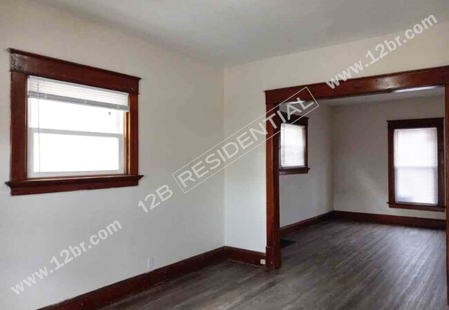 Foto del edificio - Nice 3-Bedroom Home with Big Yard and Form...