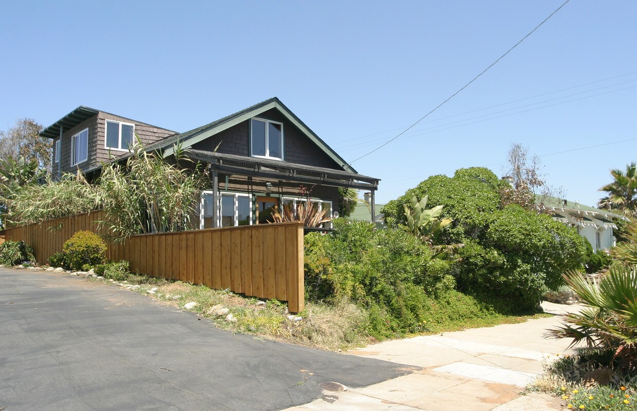Primary Photo - 4910 Orchard Ave