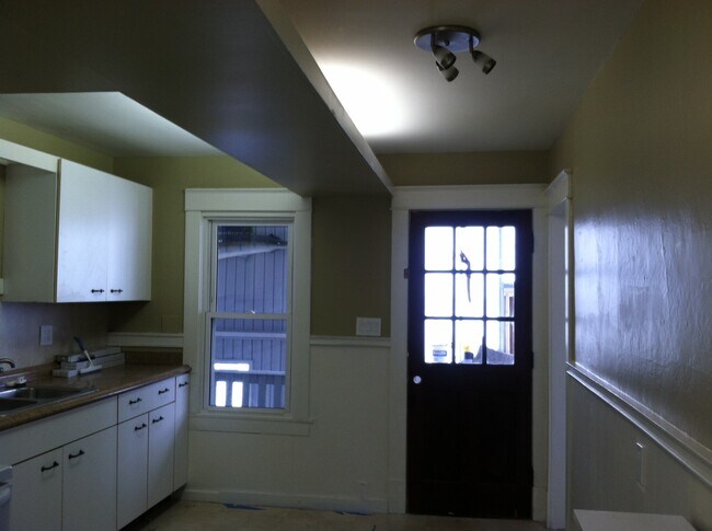 Building Photo - 318 Springfield St