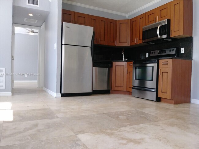 Foto del edificio - 1848 NE 46th St