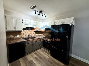Building Photo - 2107 Epworth Dr NE