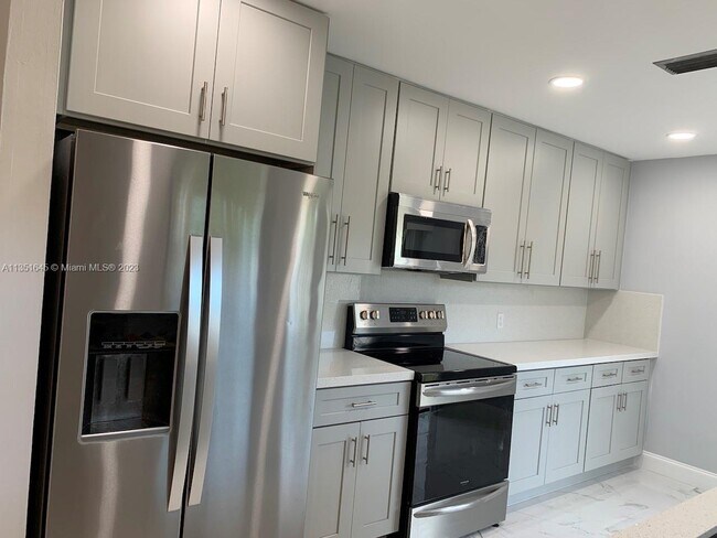 Foto del edificio - 16653 Redwood Way