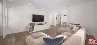 Building Photo - 9848 Vidor Dr
