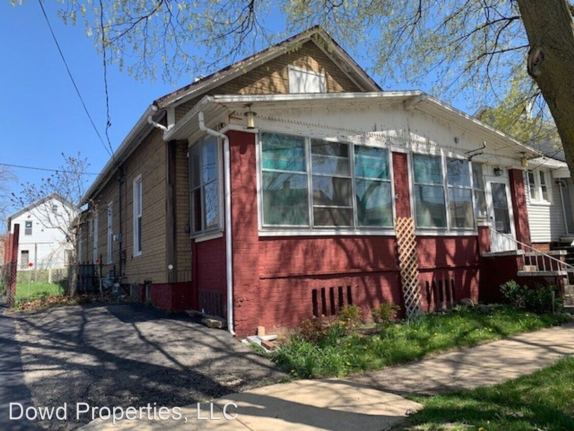 3 br, 1.5 bath House 505 West Grove Street House Rental in