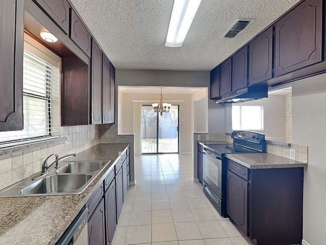 Building Photo - 445 Hillside Dr